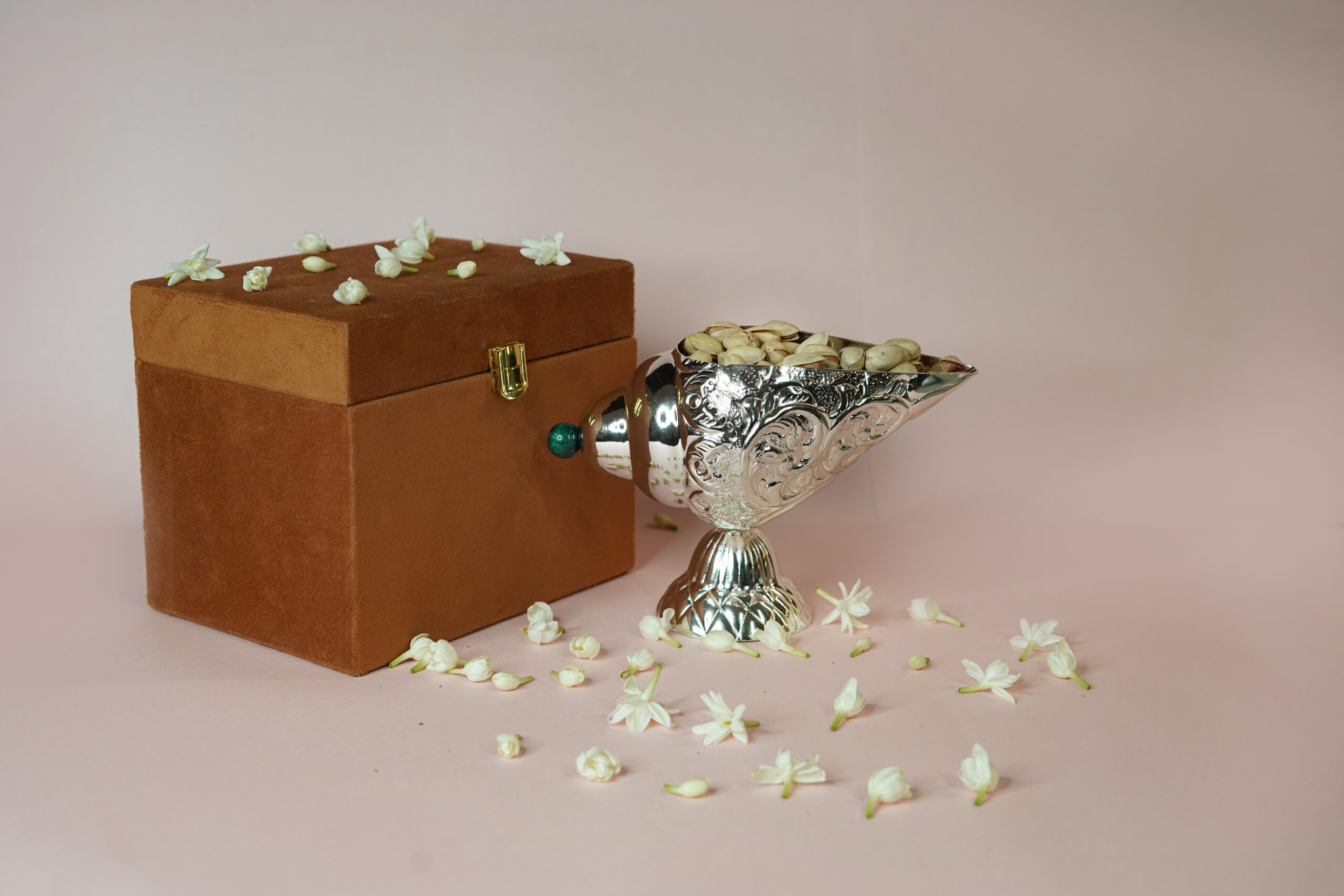 Pavitra Shankh Dry Fruit Set